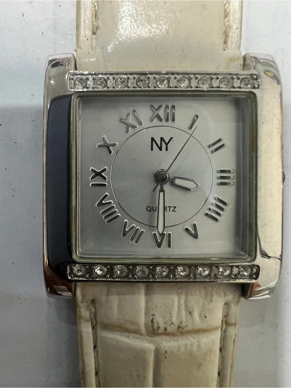 Lot of 5 Vintage and modern woman Watches (Long Time is automatic)
